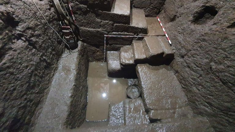 Baño judío para ritos de purificación excavado en la casa de Sinagoga 4 en la Ciudad Vieja de A Coruña