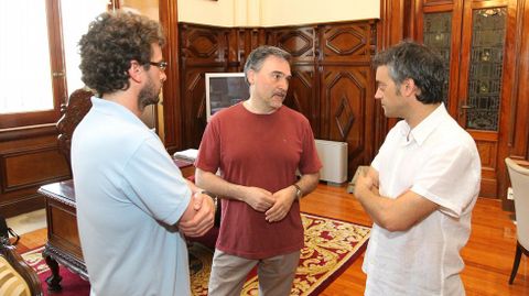 Xose Manuel Sande, Miguelanxo Prado y Xulio Ferreiro en su reunin en el Ayuntamiento