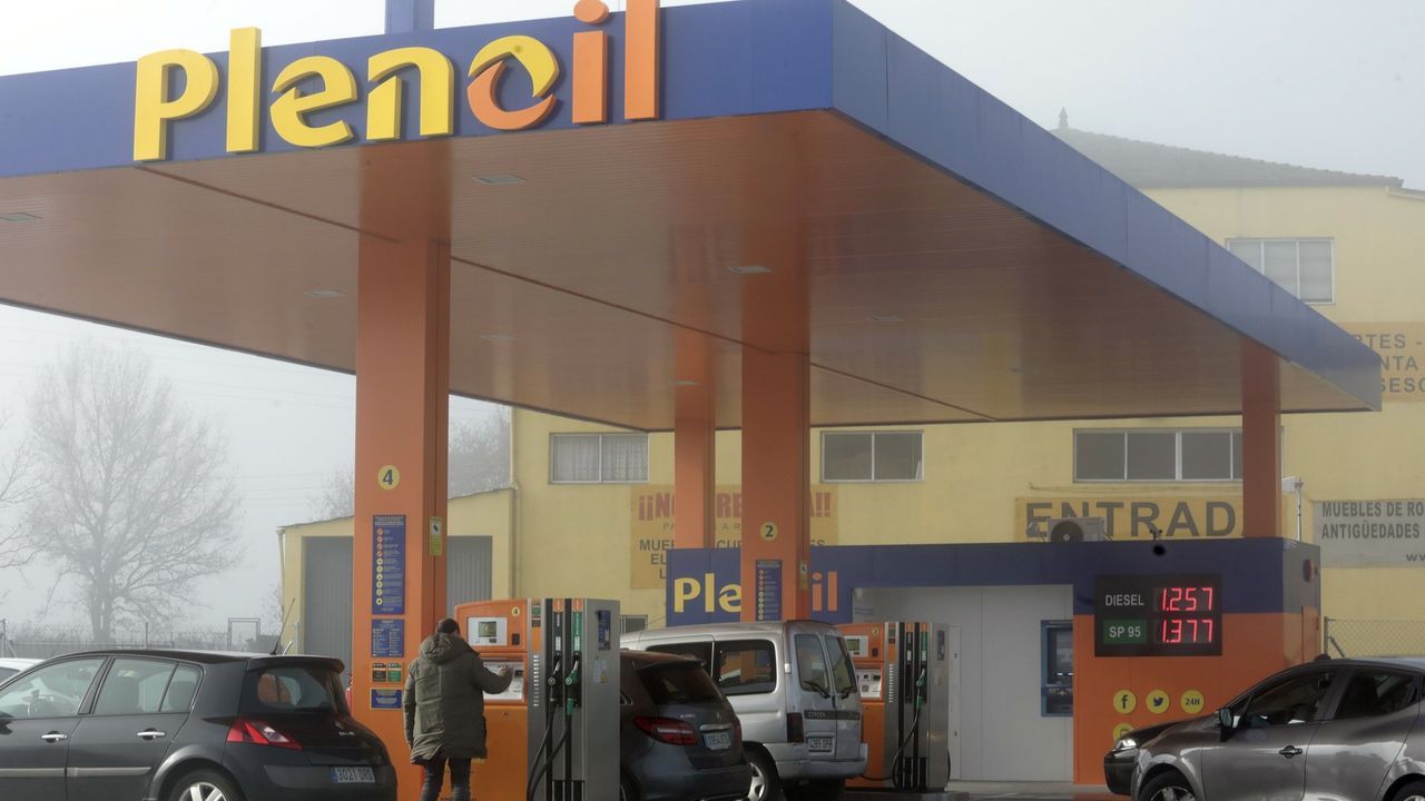 Las imágenes del congreso provincial del PSOE de Lugo.Gasolinera de Plenoil en O Ceao, en Lugo