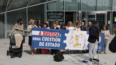 Abogados protestan en Ourense para reclamar condiciones dignas para el turno de oficio y mejoras generales para su profesin.