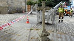 Retiran la cruz de la iglesia parroquial de Santa Baia