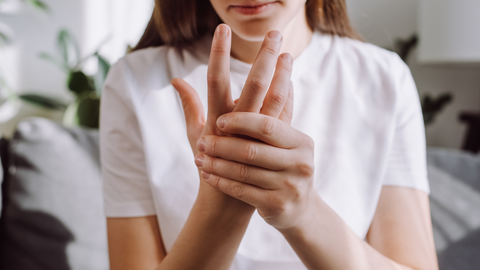 ¿Cómo puedo saber si tengo artritis o artrosis en la mano?