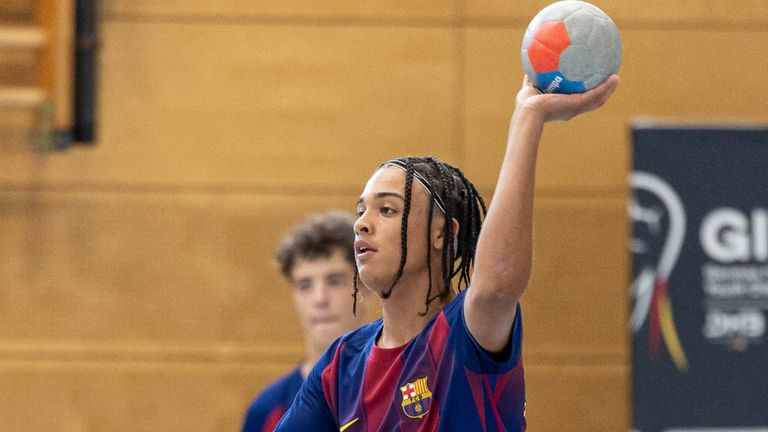 Derek Ortiz, la perla gallega de la cantera del Barcelona de balonmano: «Me piden que juegue más rápido»