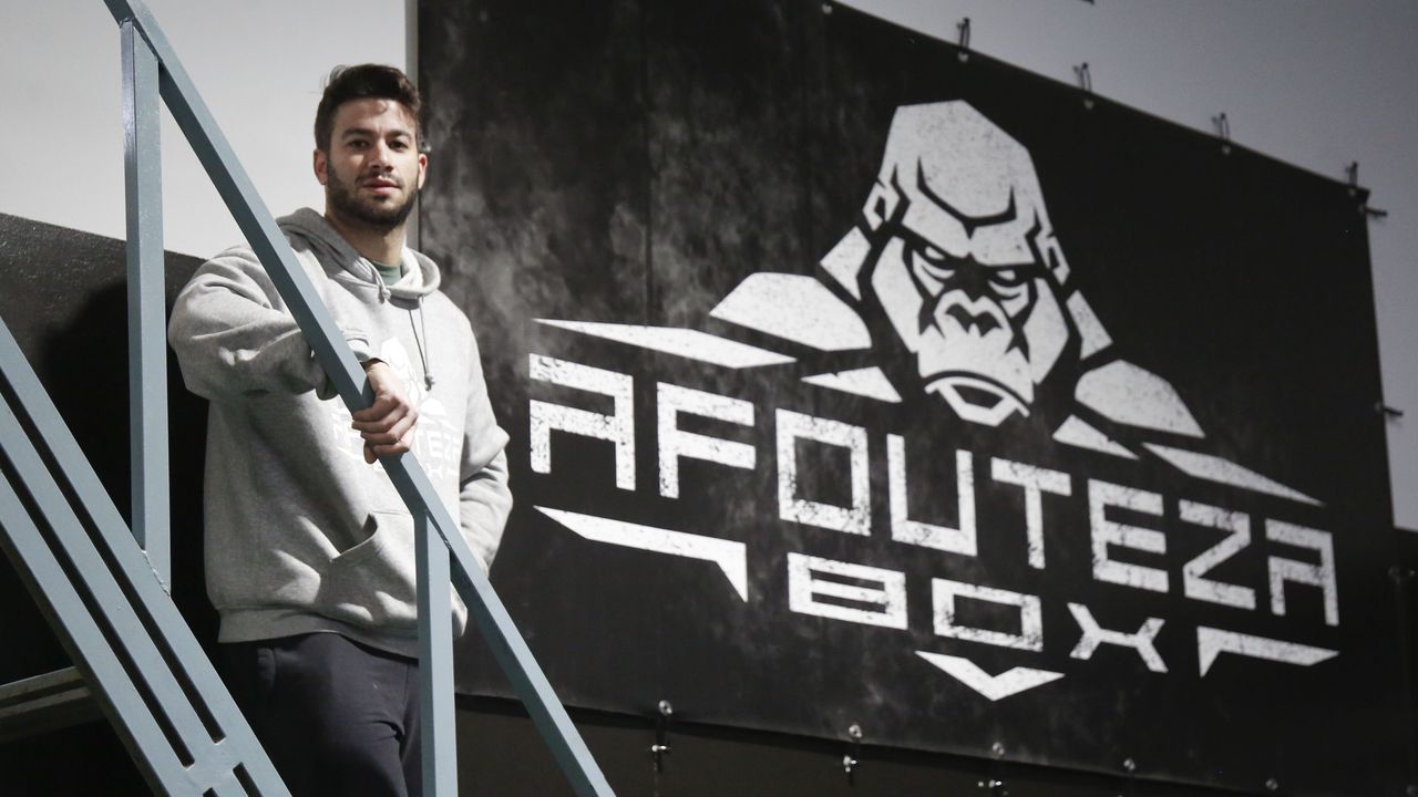 Ana Pontn asiste a un entrenamiento del CB Sarria de baloncesto.Adrin Vzquez regenta el centro deportivo acompaado de su pareja, que tambin da clases