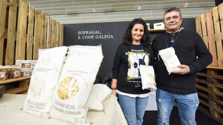 La fuerza del sector del «gourmet»: <span lang="gl">«Comprámoslles as castañas aos veciños e hai quen saca dez mil euros por ir apañalas»</span>