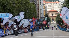 Ricardo Maestre se impuso en la ltima etapa de la Vuelta Asturias, con final en la calle Ura de Oviedo