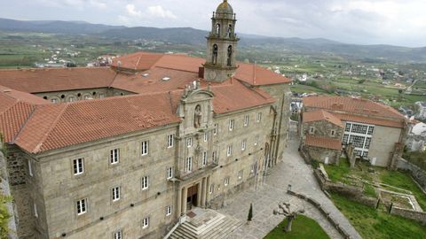 San Vicente do Pino, en Monforte. Los monjes benedictinos abandonaron el monasterio con la desamortizacin del siglo XIX. El edificio es propiedad del Ministerio de Turismo