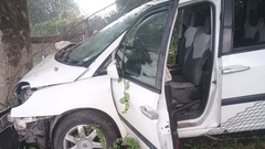<br />El conductor de un turismo ha resultado herido tras salirse de la v�a cuando circulaba por la N-634