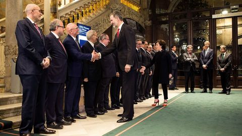 En plena crisis por el desafo secesionista cataln, Felipe VI volvi a presidir la cena de bienvenida del Mobile World Congress. 