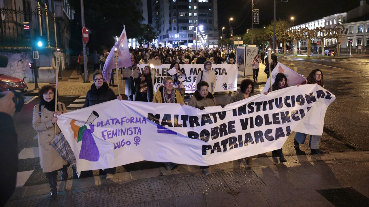 Manifestacin del 25N en Lugo y lectura del Manifiesto a cargo de Pilar Garca Negro.Exterior del matadero de Sarria