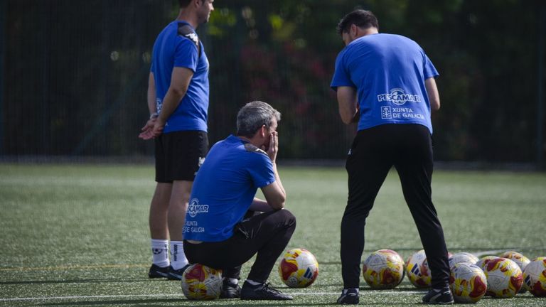 Caras largas en el Pontevedra en una vuelta al trabajo que sigue marcada por la incertidumbre
