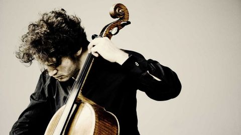 El violonchelista Nicolas Altstaedt dirige la Filharmona de Galicia