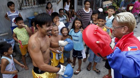 El boxeador Manny Pacquiao, entrenado en las calles de Manila (Filipinas). 