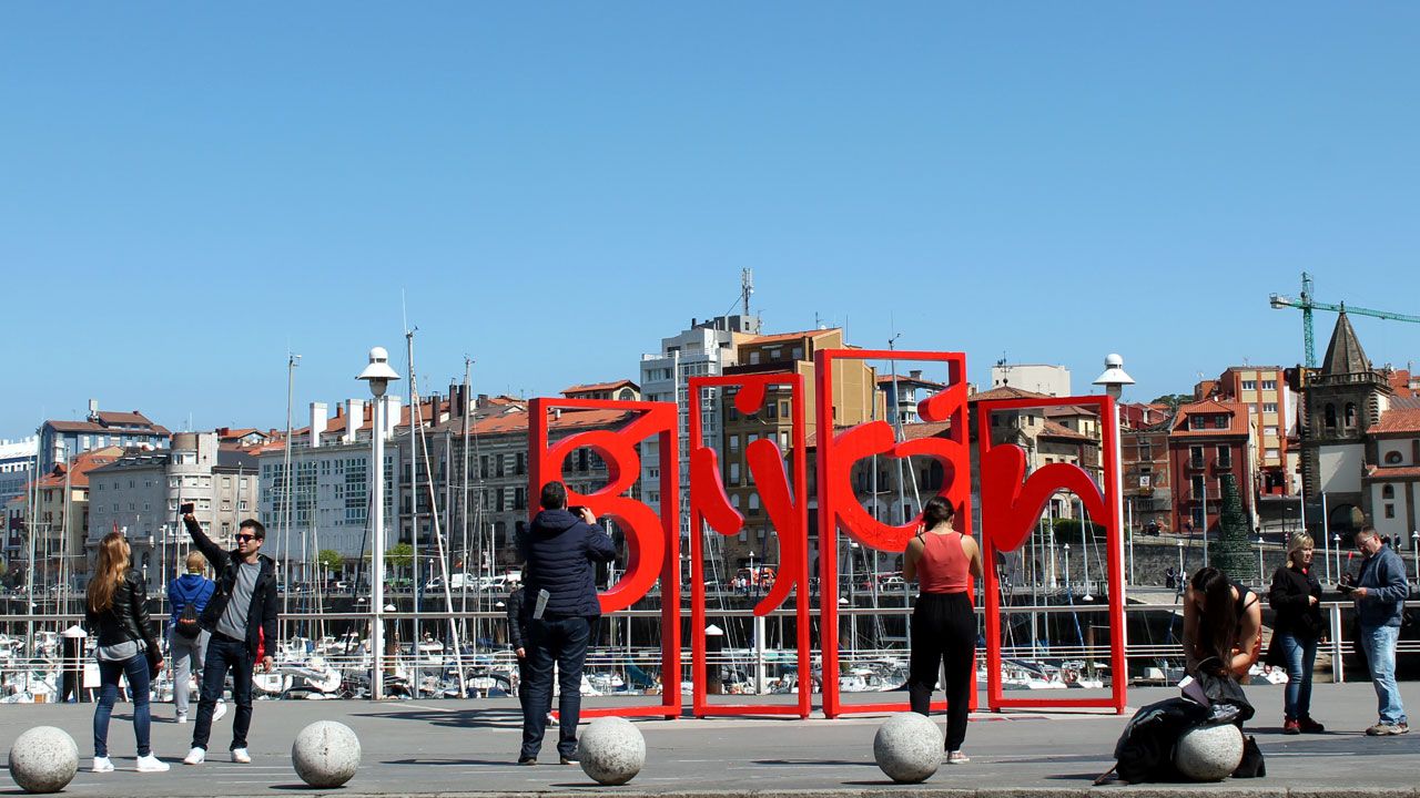 Letras de Gij�n en los Jardines de la Reina