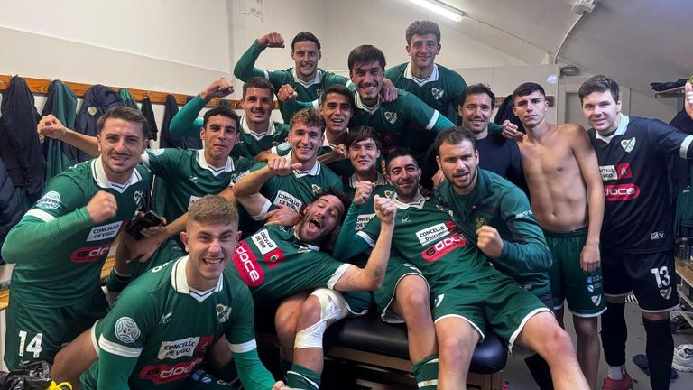El Coruxo se instala en el triunfo (0-3)