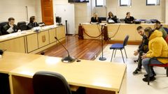 Los tres albaneses acusados de robos en O Milladoiro, durante el juicio celebrado en la sección compostelana de la Audiencia Provincial