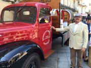 ...Profuctor artesano de verm� gallego en la feria