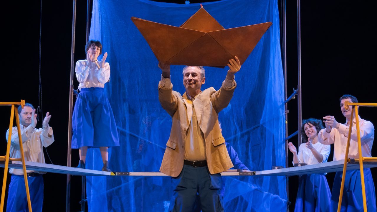 Ibuprofeno Teatro representa �Reconversi�n�, que se podr� ver en Outes el d�a 21 de febrero