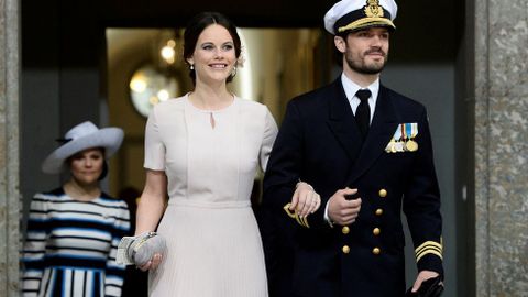Carlos Felipe de Suecia con su mujer Sofa, que acaba de dar a luz hace unos das. 