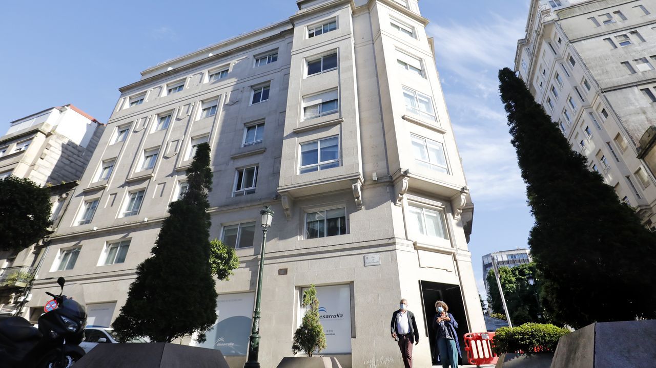 Varios proyectos urbanísticos coinciden en el Alto de Perillo.El bajo comercial en el que abría la emblemática pastelería Ramos se ha rebajado un 30% y ahora se alquila por 650 euros al mes