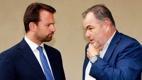 El presidente del Partido Popular en Asturias, �lvaro Queipo, y el presidente de la C�mara de Comercio de Oviedo, Carlos Paniceres, durante los Encuentros en el Eo 2026