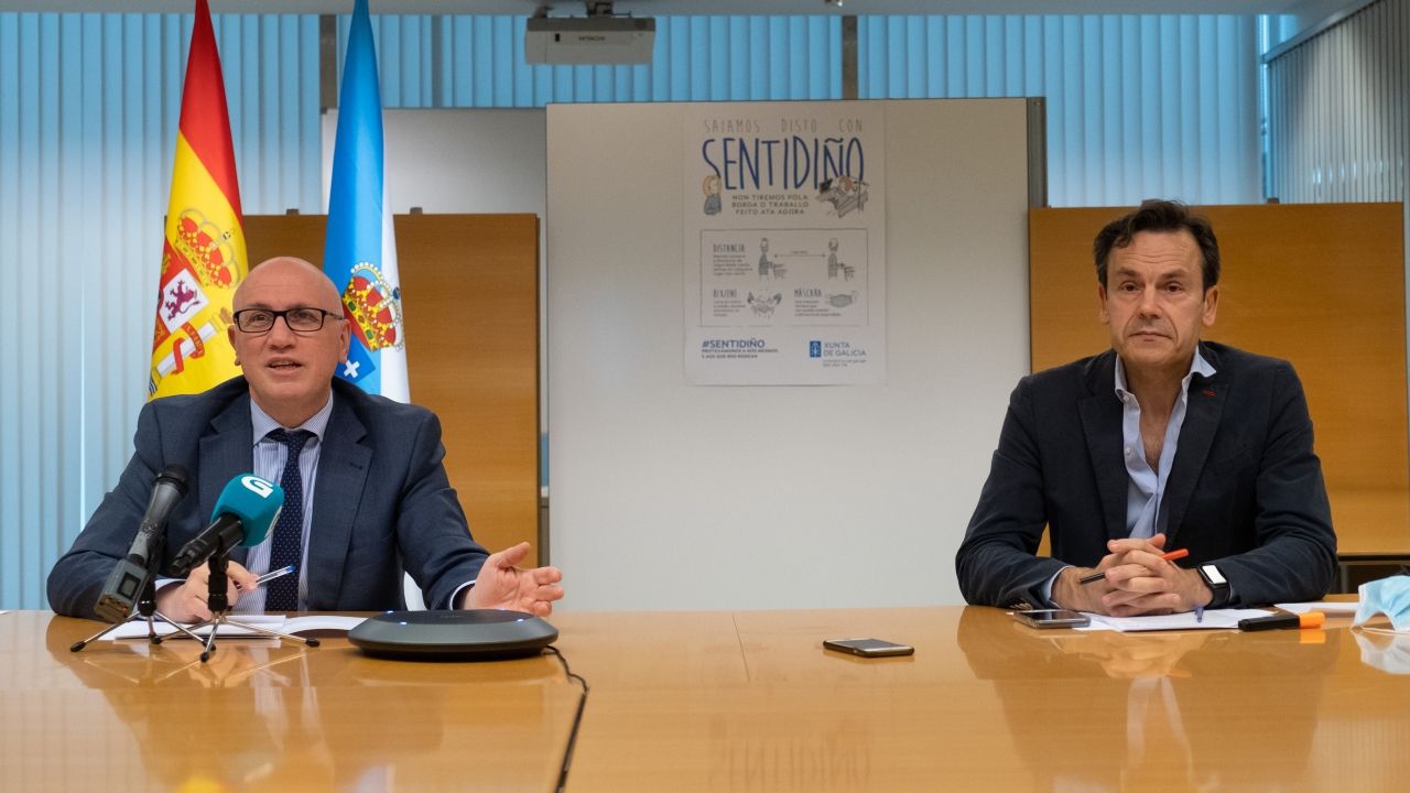 El gerente del Sergas, Antonio Fern&aacute;ndez Campa, y el director xeral de Sa&uacute;de Publica, Andr&eacute;s Paz-Ares