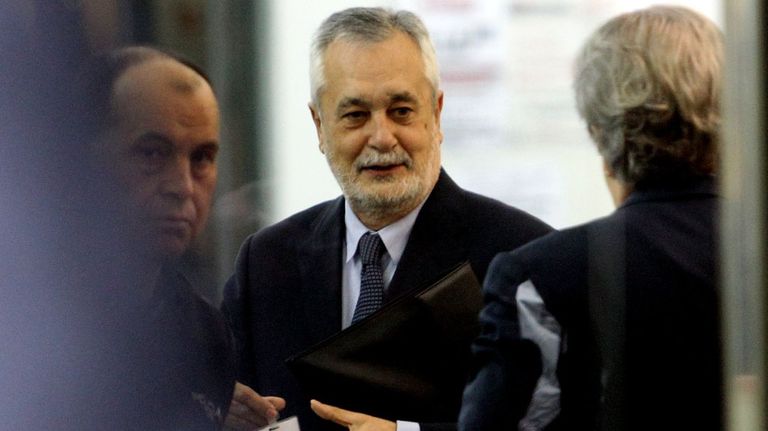 Griñán en una imagen de archivo antes de su declaración ante el Tribunal Supremo por el caso de los ERE.