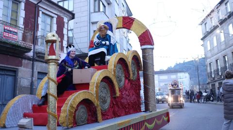 Los Reyes Magos en su visita a Verín
