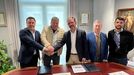 Formalizacin del acuerdo para la mejora de las instalaciones de Galicia de Caranza.