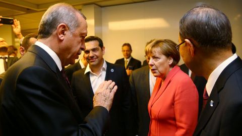 Erdogan y Merkel coincidieron la semana pasada en Estambul en una cumbre sobre derechos humanos. 