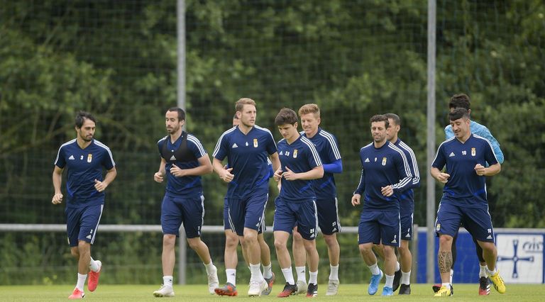 Jugadores del Real Oviedo en El Requexón