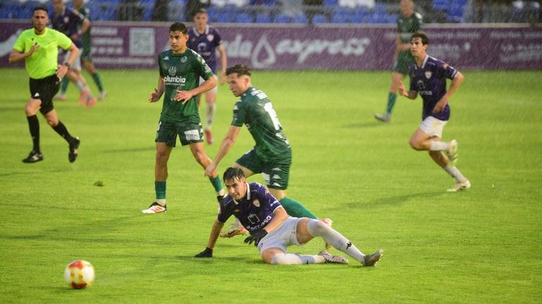 El Arenteiro fue incapaz de frenar a un Guadalajara que se jugaba su futuro (2-0)