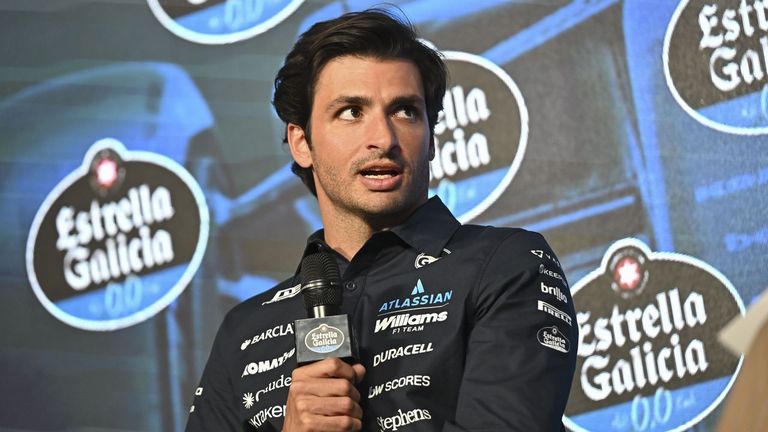 Carlos Sainz, en un acto de Estrella Galicia: «El Williams se puede mejorar en todo, está muy verde»