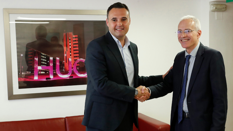 El consejero de Haciendo, Guillero Pel�ez, saluda al Secretario de Estado de Hacienda, Jes�s Gasc�n