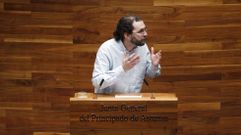 El portavoz de Podemos en la Junta General, Emilio Len, durante su intervencin en la segunda jornada del debate de orientacin poltica general que se celebra en la Junta General del Principado.