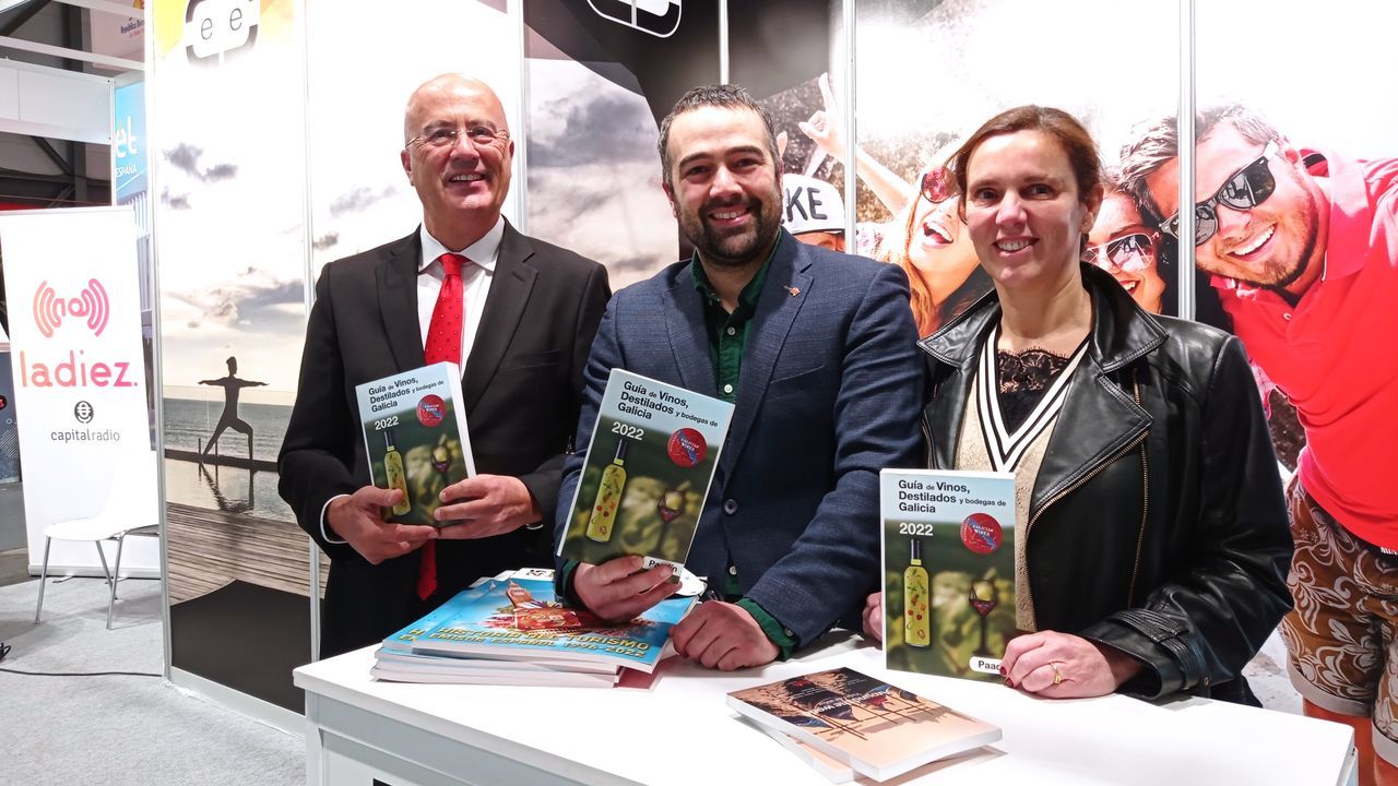 As es la cafetera con vistas de la estacin de buses.Alumnado y profesorado de la escuela de A Barcia ofrecen la mejor gastronoma en el estand gallego de Fitur.