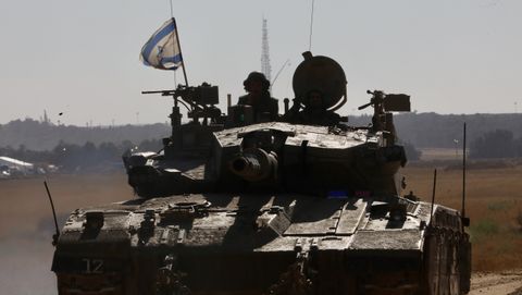 Un tanque israelí cerca de la frontera de Gaza