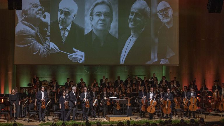La Filharmonía festeja los 30 años con lleno en el Auditorio de Galicia, repaso a sus hitos y un estreno