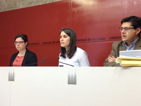 Sara Domnguez, directora de la escuela; la concejala de Educacin, Mara Castelao, y el tcnico de Educacin, Xos Manuel Rodrguez presentaron las actividades