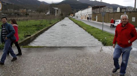 Inundaciones en la provincia de Ourense.La crecida del Sil ha inundado un centenar de casas en O Barco de Valdeorras, adems de fincas, huertas y el Malecn