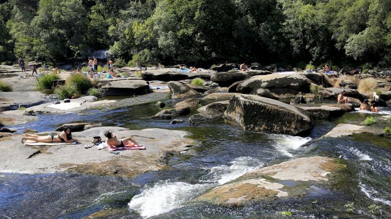 El Salto do Piago es un lugar habitual para darse un baño y refres- carse en las tardes de verano