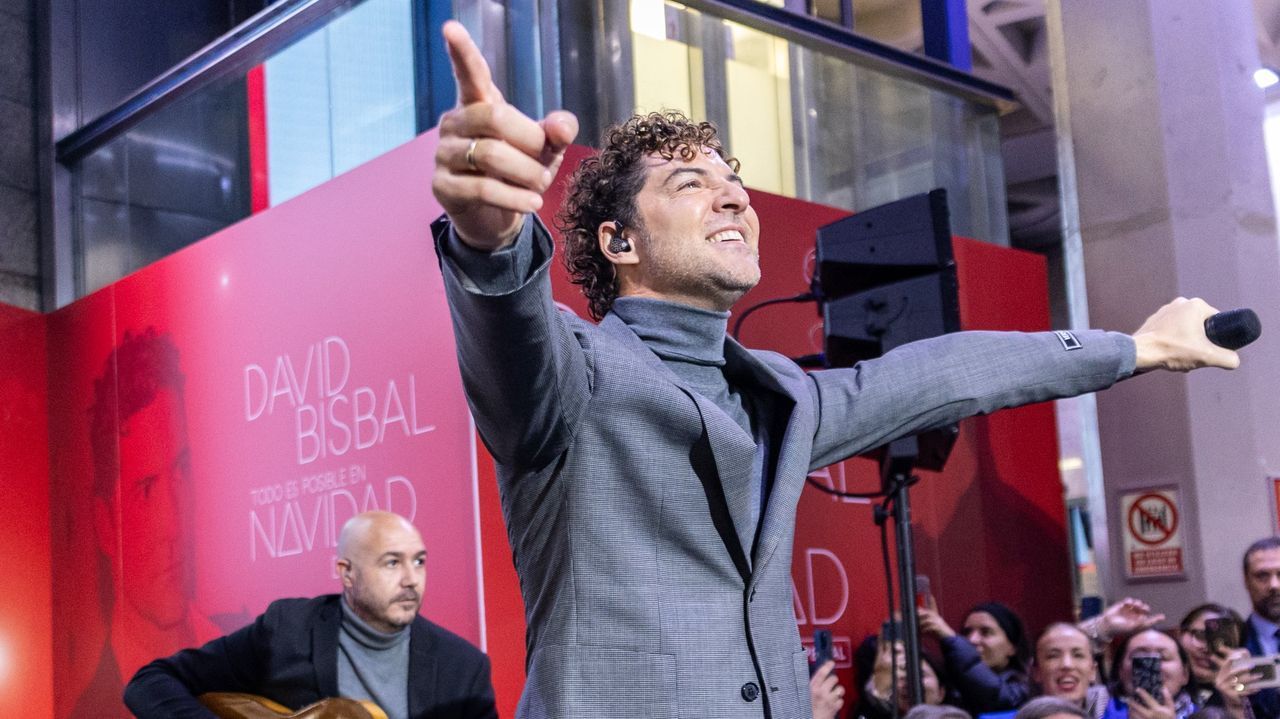 banana.David Bisbal durante una muestra de su gira navidea en Madrid