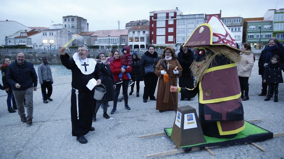 Sbado de entroido en Arousa.Entierro del Percebe en Muxa, ao 2017 