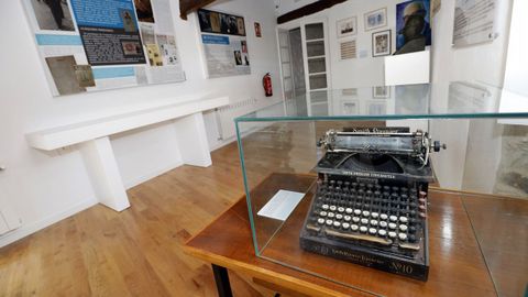 La máquina de escribir de Cunqueiro preside una de las salas
