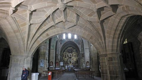 Interior de la iglesia del monasterio de Oia