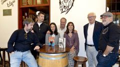 A montaxe de «Síbaris» foi presentada na taberna Eligio de Vigo, un espazo clásico na obra e na vida de Domingo Villar, e que reuniu a parte do equipo teatral, editores, a viúva e amigos do autor.
