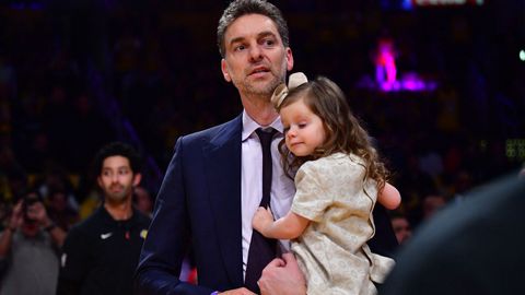 Ceremonia de retiro de la camiseta de Pau Gasol durante el partido entre Los Ángeles Lakers y los Memphis Grizzlies