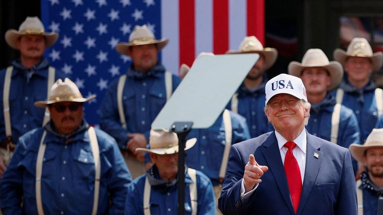 Trump: «Los españoles no se están comportando bien y se darán cuenta pronto»