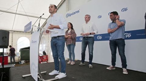 Jorge Cubela, ngel Moldes, Alfonso Rueda, Mara ramallo y Luis Lpez en la romera del PP de Poio en Monte Castrove