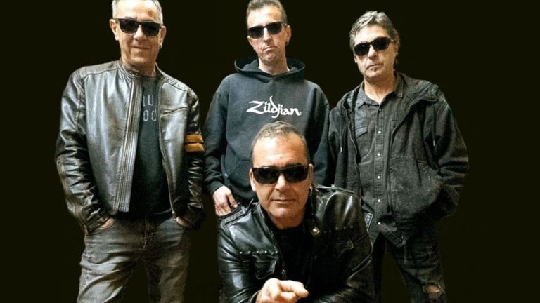 Mu2 rinde tributo a los míticos U2 en el Bazaar Pub de Pontevedra